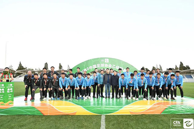 邓肯-罗宾逊与未婚妻共享浪漫出游，晒出多张甜蜜照片
